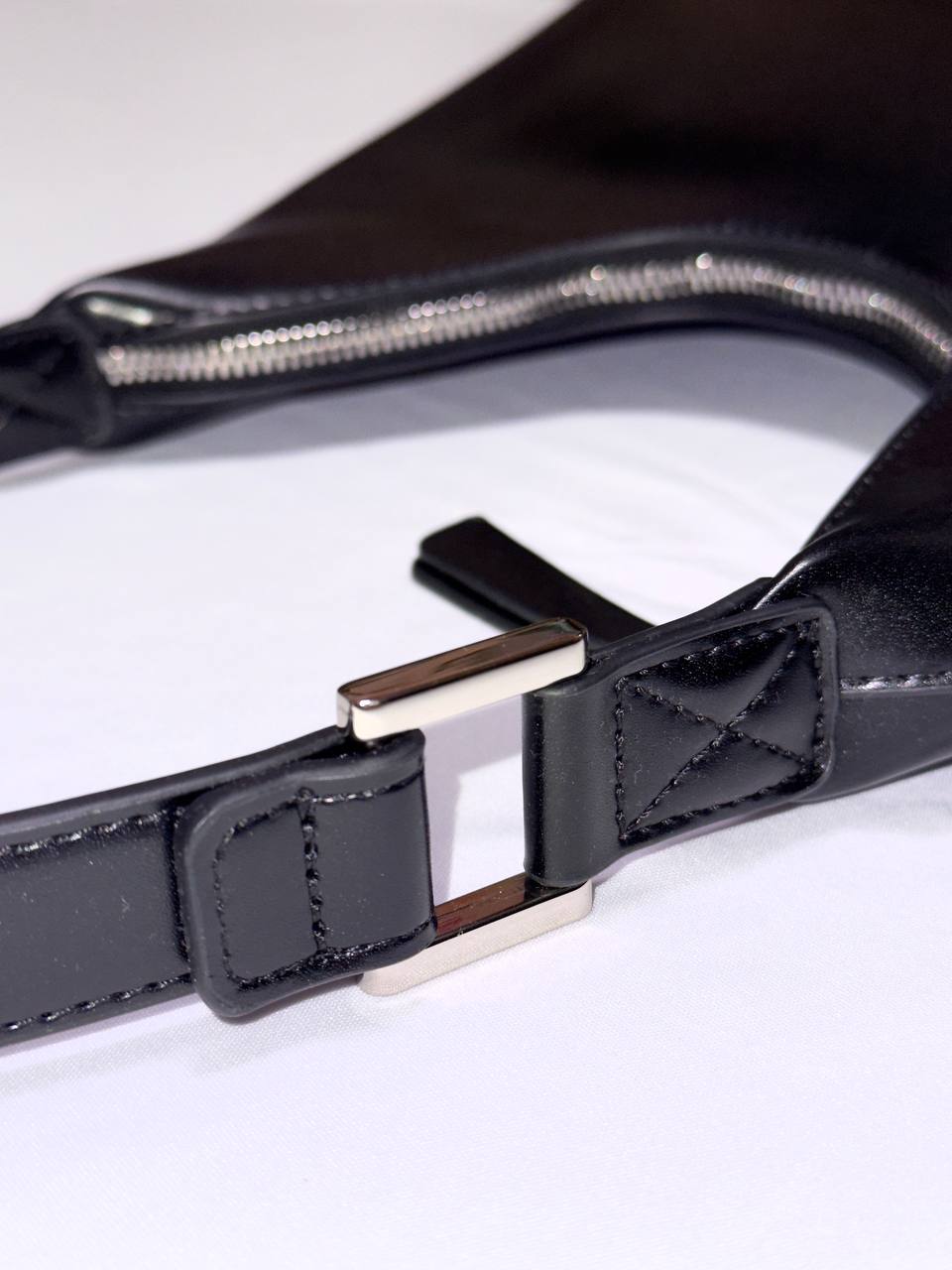 U-shaped shoulder bag